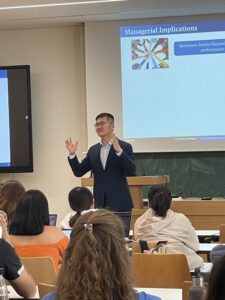 Beyond Cookies: Professor Tom Tan’s talk at TUM Campus Straubing